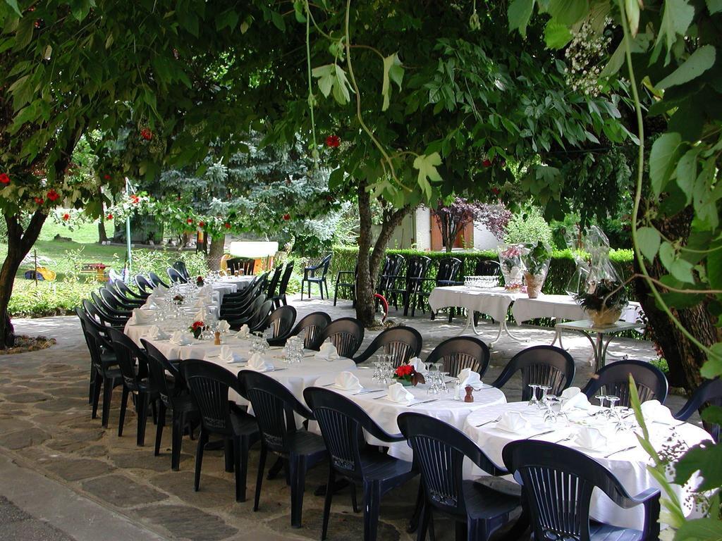 Hotel Restaurant "La Petite Auberge" Bourg-Saint-Maurice Exterior photo